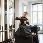 Jaką fryzurę do prostokątnej twarzy wybrać, aby ładnie wyglądać? Kilka opcji